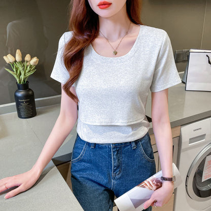 A real photo of a short-sleeved pure cotton T-shirt for feeding. It is a versatile U-neck top for slimming and feeding during the postpartum confinement period
